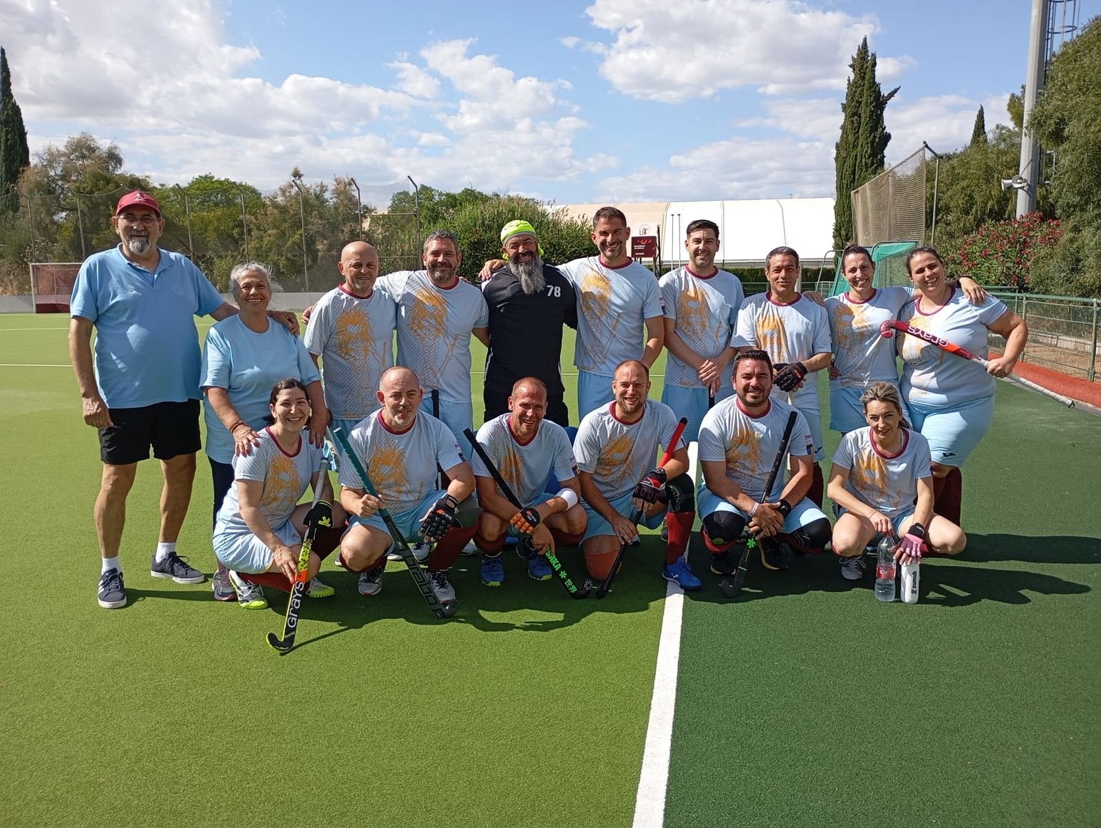 Equipo del Club de Hockey Montequinto en un partido de la temporada actual